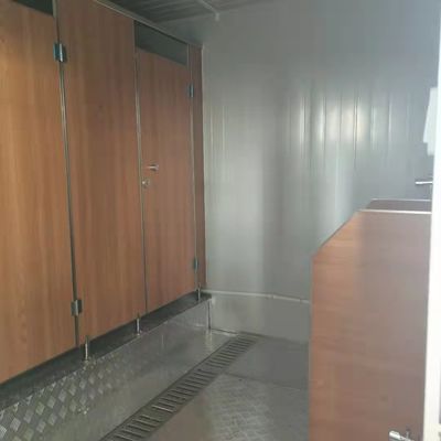 Draagbaar toilet in de stijl van een boerderijhuis in wit of op maat gemaakte kleur