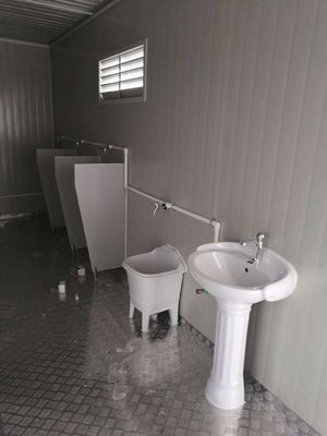 Standaarddikte Moderne stijl Mobiele bouwplaats Prefab Wc Buitenontwerp Sandwichpaneel Draagbaar toilet