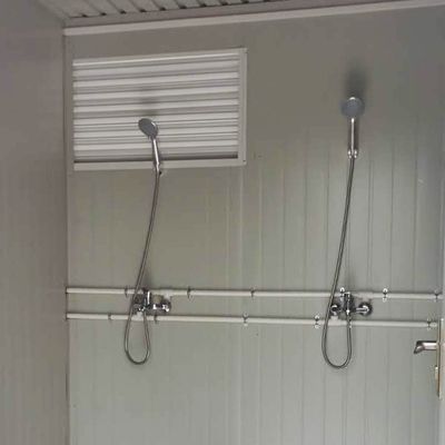 Moderne stijl Multifunctioneel broodje paneel Draagbaar toilet Mobiele douche kamer met lokale standaard elektriciteit