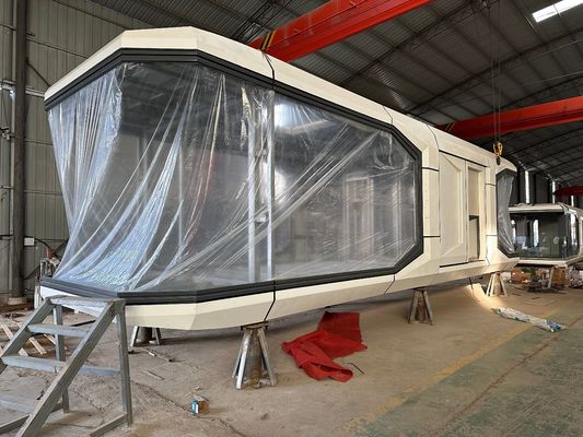 Stalen muur Moderne stijl Luxe Space Capsule Hotel Commercieel Ruimtehuis Met Customized Aluminium Plate Wand