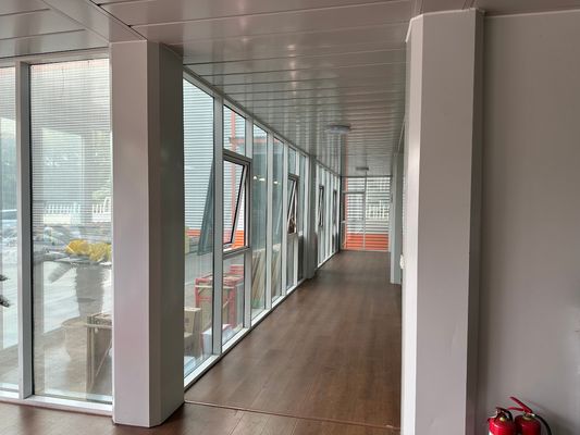 Draagbare kamer buitenfunctie Meerdere maten Prefabriceerd flat pack container huis met toilet voor buitenvluchten