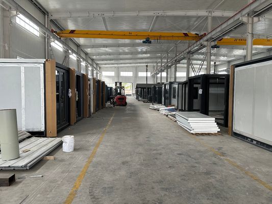 Uitbreidbaar Containerhuis Prefab Steel Sandwich Panel 20ft 40ft met Aluminium Venster