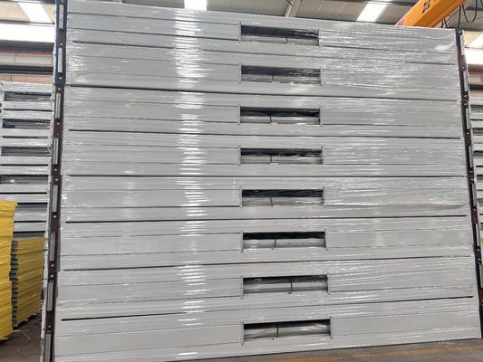 Uniek ontworpen moderne stijl Gemakkelijk te monteren Voorafgebouwde Draagbare Flat Pack Container Kantoorhuizen voor 40'HC Verzending