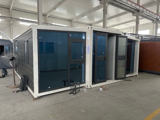 15-30 jaar levensduur Aanpasbare kleur Makkelijk te installeren Uitbreidende containerhuis Geïsoleerd frame Prefab mobiel Tiny Home