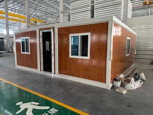 15-30 jaar levensduur Aanpasbare kleur Makkelijk te installeren Uitbreidende containerhuis Geïsoleerd frame Prefab mobiel Tiny Home
