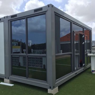 20ft aardbevingsbestendige container Vlak huis geluidsisolatie modulaire gemodificeerde scheepvaartcontainer met moderne ontwerpstijl