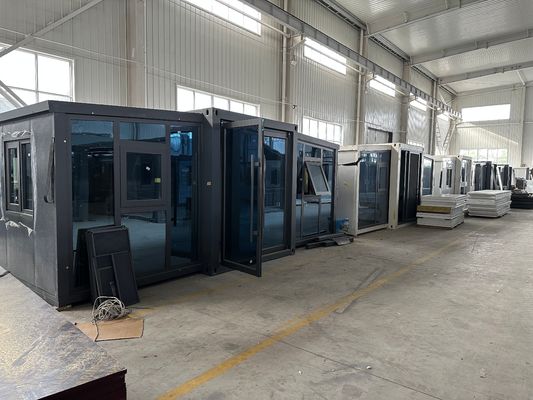 40 ft Luxe vouwbaar geprefabriceerd gegalvaniseerd stalen frame sandwichpaneel uitbreidbaar containerhuis met aluminium venster