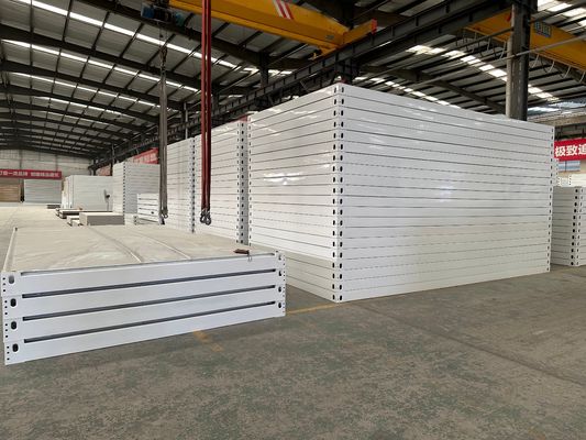Gegalvaniseerde staalframe Structuur Flexibel monteren Containerhuizen Voorafgebouwde sandwichpaneelhuis voor snelle montage