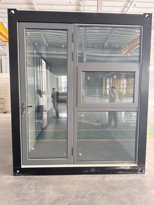 Gegalvaniseerde staalframestructuur Professionele aanpassing van gemakkelijk te monteren prefab sandwichpaneelhuizen voor ziekenhuizen
