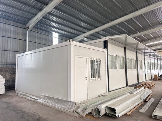 Op maat gemaakte snelle installatie Flat Pack Modular Home met hoge windsnelheid en 15-30 jaar levensduur in verschillende kleuren