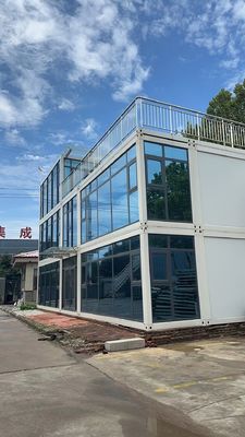 Kleine op maat gemaakte modulaire prefab container huis voor buiten camping container verzending en sandwich paneel deur
