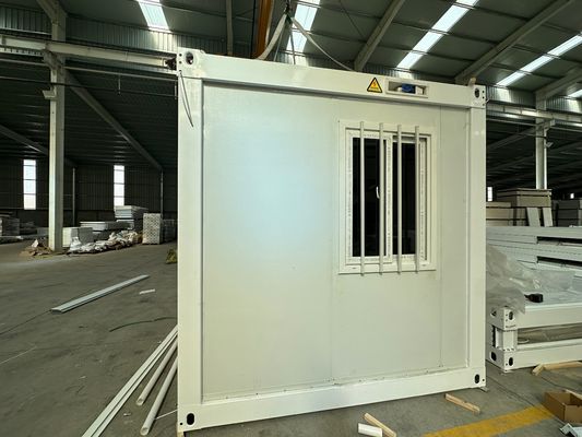 Lokale standaard elektriciteit rustieke ontwerpstijl Sterke en stabiele afneembare vouwkabines voor opslagcontainerhuis