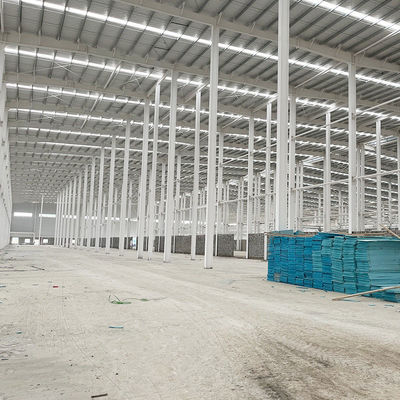 Direct leveren geprefabriceerde modulaire huizen gemakkelijk te installeren stalen structuur magazijn met aangepaste kleur