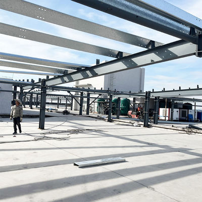 Voorgefabriceerd staal magazijngebouw gemakkelijk te installeren door de bron met staal deur structuur en installatie