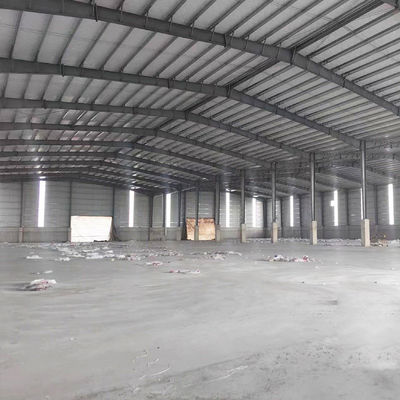 Voorgefabriceerd staal magazijngebouw gemakkelijk te installeren door de bron met staal deur structuur en installatie