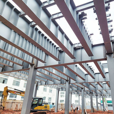 Makkelijk te installeren geprefabriceerde staalstructuur Metalen magazijn met licht staal Q345 Q235 Hoofdframe en snijservice