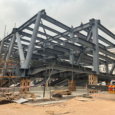 Bron Prefabricated Warehouse Steel Structure Building met snijservice en aluminiumalloy venster bij gemakkelijke installatie