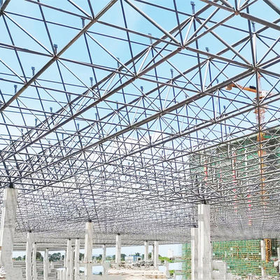 Gepersonaliseerde kleur geprefabriceerde staalstructuur metalen magazijn met licht staal Q345 Q235 hoofdframe en gratis verzending