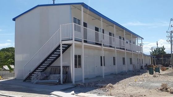 Blauw wit licht staal structuur frame geprefabriceerd modulair strandhuis