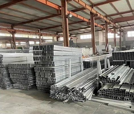 Milieubescherming Voordeel Voorgefabriceerde 20ft kleine huizen met stalen beveiligingsdeuren en 3 slaapkamers