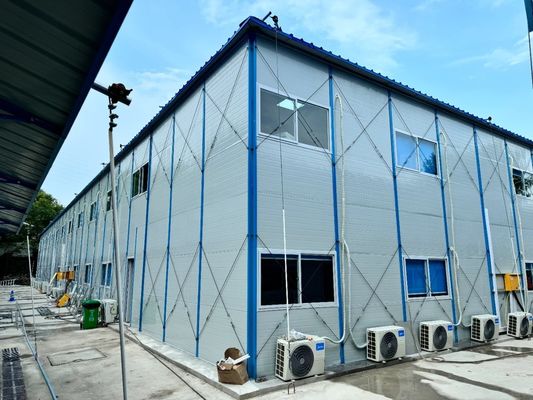 Op maat gemaakte sandwichpaneelvilla's Algerije Klein geprefabriceerd huis met aluminium venster en hout