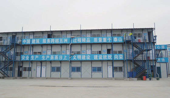 Gemakkelijk te installeren Prefabricated Modern House met 50/75/100mm Wave Sandwich Panel Wall