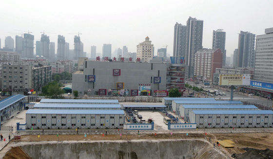 Gemakkelijk te installeren Prefabricated Modern House met 50/75/100mm Wave Sandwich Panel Wall