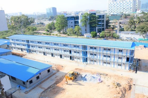 Gemakkelijk te installeren Prefabricated Modern House met 50/75/100mm Wave Sandwich Panel Wall