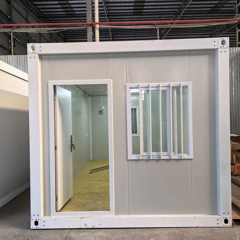 Een redelijk adembenemend containerhuis met beveiligde deur en 1 slaapkamer Afneembare materiaaloplossing